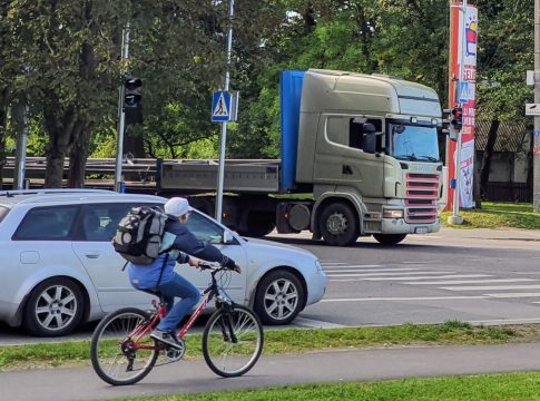 eksperdid:-eesti-liiklus-vajab-pohimotet,-et-kiiremal-ja-ohtlikumal-liiklejal-on-suurem-vastutus