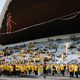 galerii:-<em>slackline</em>’i-maailmameister-kondis-lauluvaljaku-tuletornist-raadiotorni