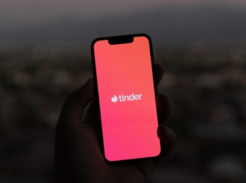 hoiatus!-investeerimiskelmid-on-joudnud-tinderisse