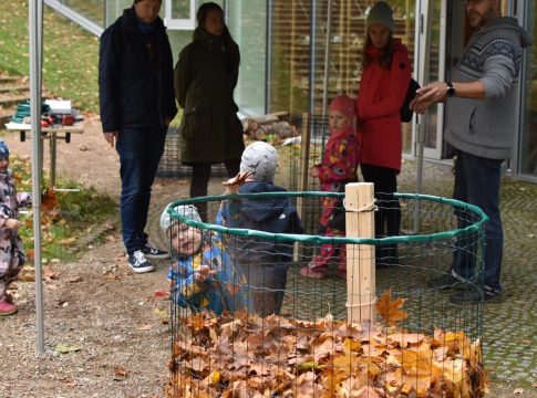 kompostimisteemaline-sundmus-“lehed-toiduks”-annab-huvilistele-lehe-voi-vermikompostri-koju-kaasa