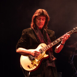 genesise-kitarrist-steve-hackett-esineb-maikuus-tallinnas